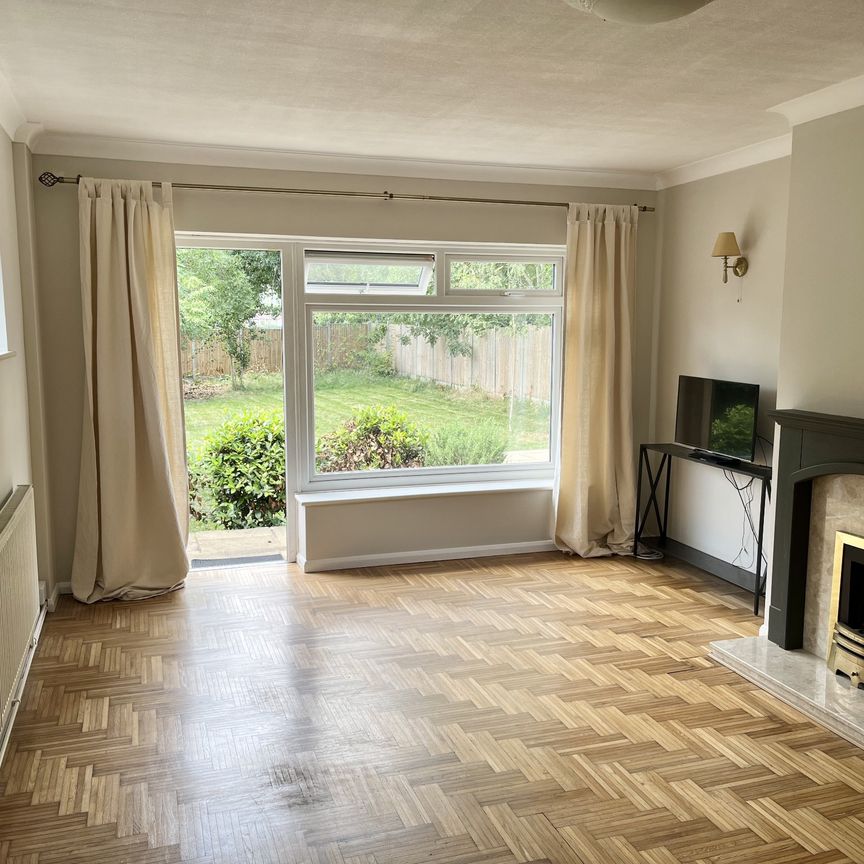 Large Detached Two Bedroom Bungalow To Let in Collier Row - Photo 1