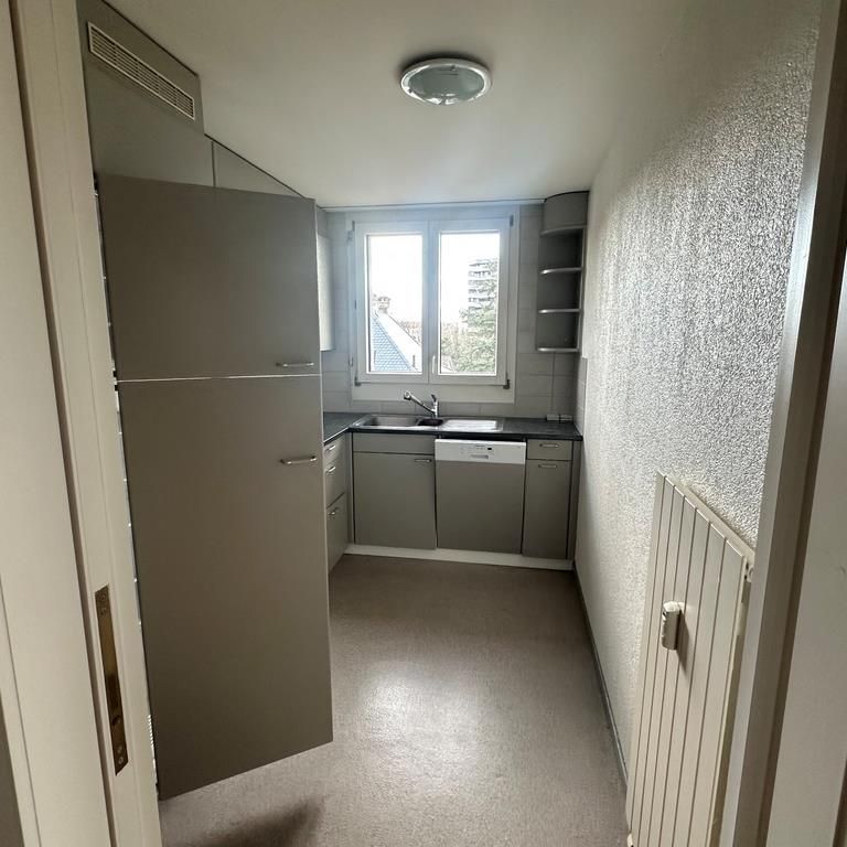 Grosse Dachwohnung ab sofort zu vermieten - Photo 1