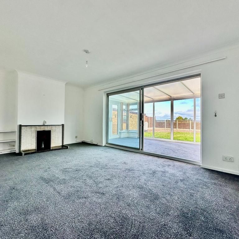 3 bedroom bungalow to rent - Photo 1