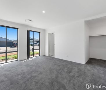 Newly built with high-end finishes - Photo 4