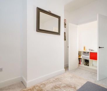 2 bedroom end of terrace house to rent - Photo 5