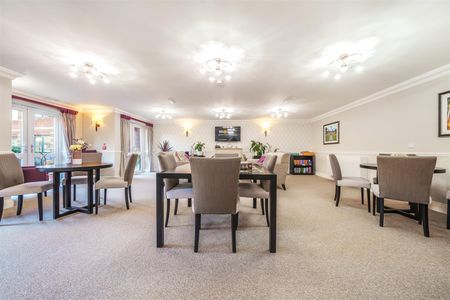 Mcindoe Lodge, East Grinstead - Photo 2
