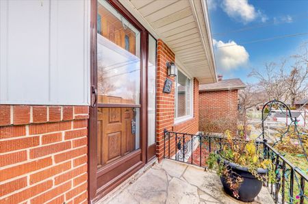 For Lease - 3 Annaree Drive Unit# Main, Toronto, Ontario - Photo 2