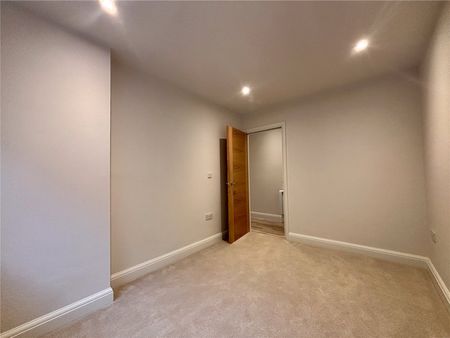 Windsor Way, Aldershot, Hampshire, GU11 - Photo 3