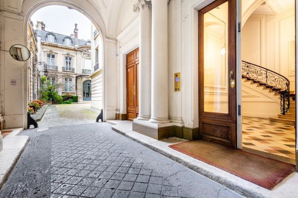 Appartement • Parc Monceau - Photo 1