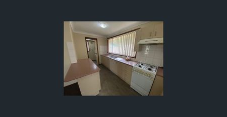 Neat & Cosy 3 Bedroom Home ! - Photo 3