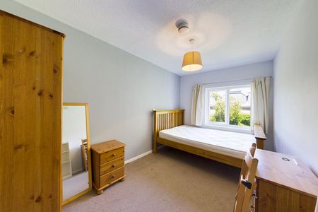 1 bedroom Flat To Let - Photo 2