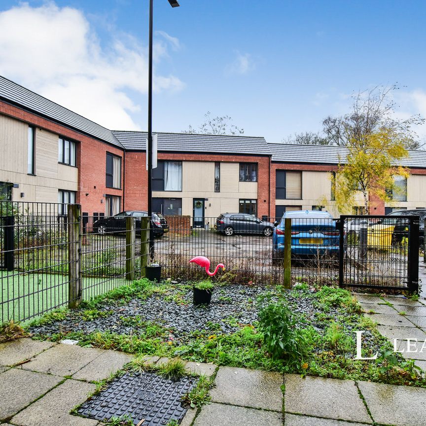 house to rent Elisabeth Gardens, SK5 - Photo 1