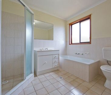 5A Noarlunga Crescent, Bonython ACT 2905 - Duplex For Rent | Domain - Photo 3