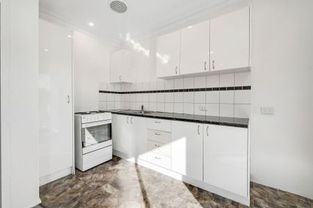 14/124 Henderson Road, Queanbeyan - Photo 2