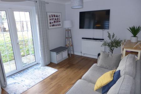 4 bedroom detached house to rent - Photo 2