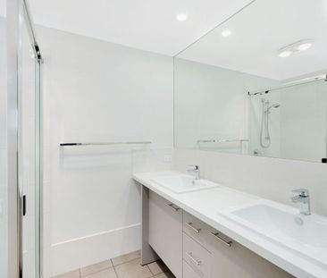 LARGE 4 BED + STUDY, FAMILY HOME - Photo 6