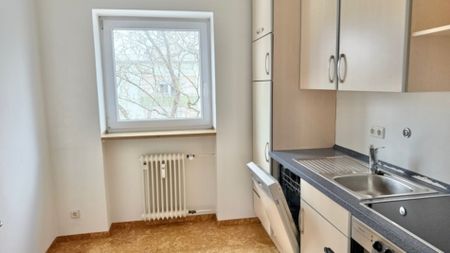 LET`S GO WEST ** Helle 2 Zi. Wohnung – mit großem Balkon und Einbauküche** - Photo 3