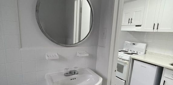 LEASE TRANSFER - STUDIO - 5 MINS FROM JEAN TALON METRO - ALL UTILITIES INCLUDED - $1025/M - Photo 2