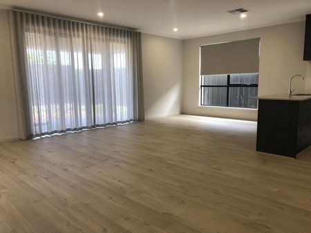 IMPRESSIVE FAMILY LIVING WITH SPACE, STYLE & EXCEPTIONAL ENTERTAINING - Photo 5