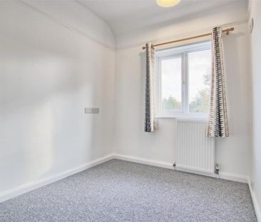 4 bedroom semi-detached house to rent - Photo 4