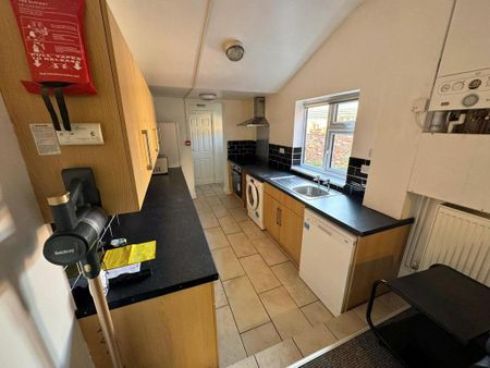 6 bedroom house to rent - Photo 2