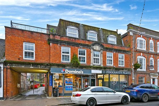 A first floor one bedroom flat to rent in heart of the town centre - Photo 1