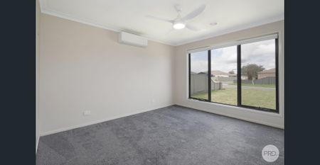 SPACIOUS FAMILY HOME IN QUIET COURT LOCATION - Photo 5