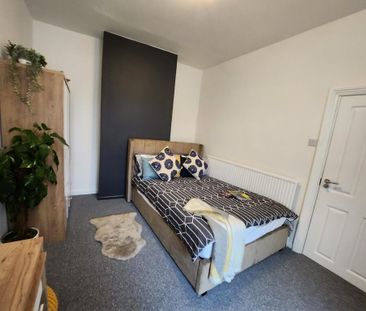 1 bedroom in a house share to rent - Photo 4