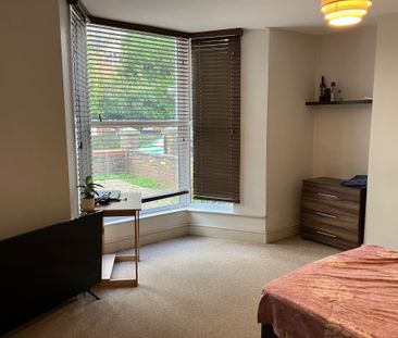 1 bed house / flat share to rent in South Street - Photo 5