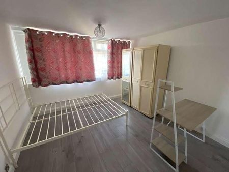 Wivenhoe Road, Barking, IG11 - Photo 2