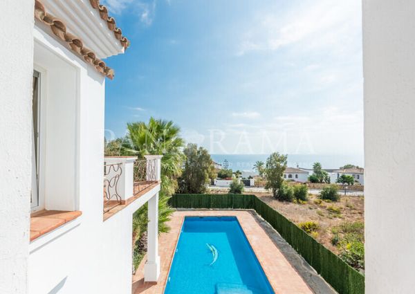 Lovely Andalusian style villa with modern furniture near Sotogrande
