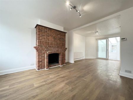 3 bedroom terraced house to rent - Photo 3