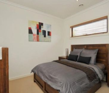 Neatly Built Outer-City Townhouse - Photo 2