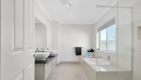Luxury Living on Waterside - Photo 4