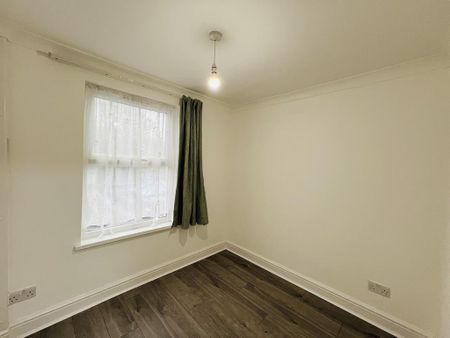 3 bedroom flat to rent - Photo 2