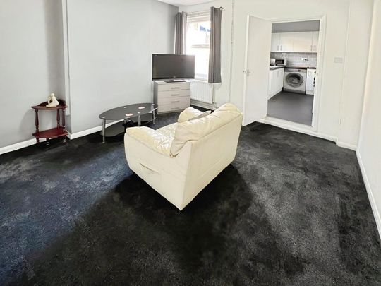 2 bedroom end of terrace house to rent - Photo 1