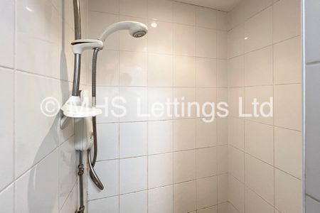 4 Bedroom Mid Terraced House for rent in Hessle Mount - Photo 3