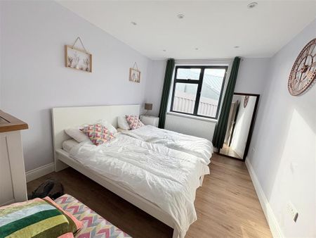 3 bedroom apartment to rent - Photo 3