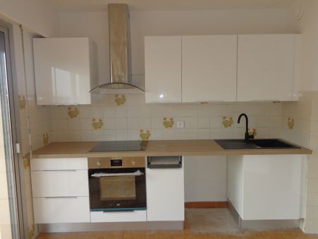 Location Appartement 2 pièces 51m² DRAGUIGNAN 83300 - Photo 3