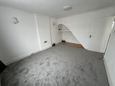 2 Bed Flat, Woodhouse Road, N12 - Photo 2
