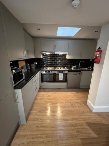 Room in a Shared House, Eversleigh Road, SW11 - Photo 4