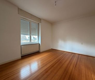 Location Appartement 5 pièces 124m² - Photo 3