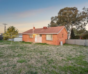8 Welsh Place, Chifley ACT 2606 - House For Rent | Domain - Photo 2