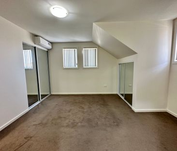 Modern Two Bedroom Townhouse - Photo 3