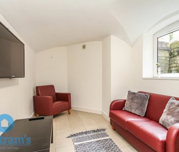 2 bed Apartment for Rent - Photo 1