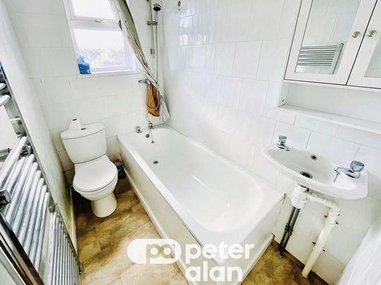 2 bedroom end of terrace house to rent - Photo 1