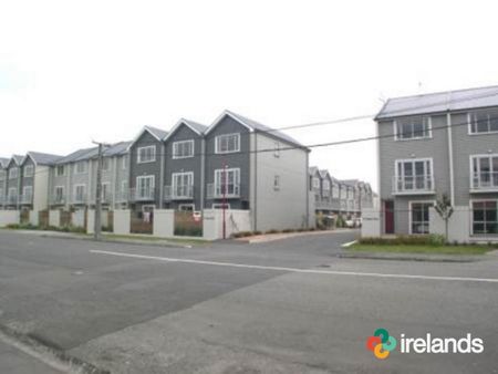 Fully Furnished, Ensuited Room – Includes Carpark! - Photo 2