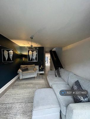 3 bedroom end of terrace house to rent - Photo 1