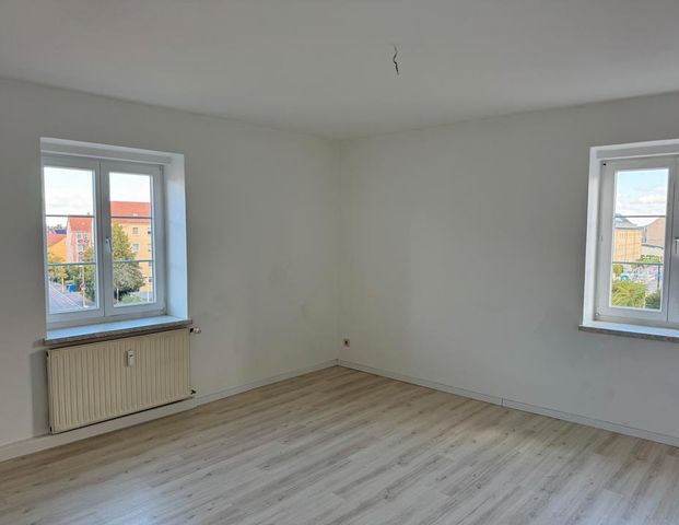 Großzügiger Balkon mit Weitblick und Wohlfühlfaktor - Photo 1