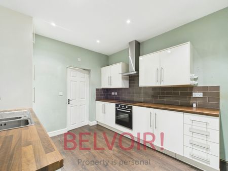 Terraced House to rent on - Photo 2
