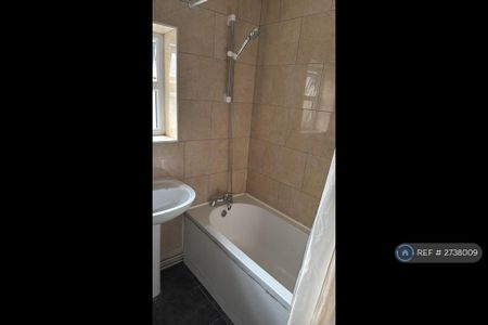 5 bedroom end of terrace house to rent - Photo 5