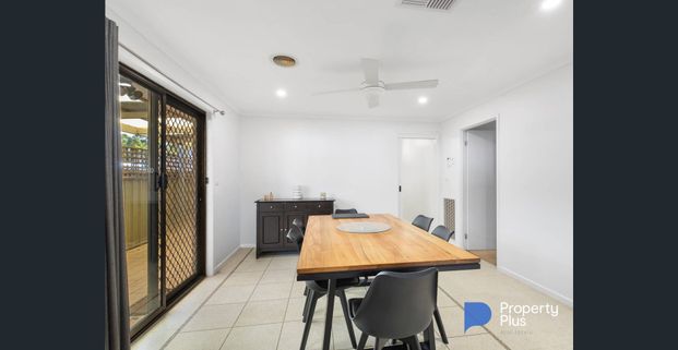 "Family living" - Photo 1