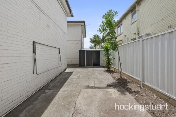 Ultra Convenient First Floor Apartment With Bonus Courtyard Space - Photo 1