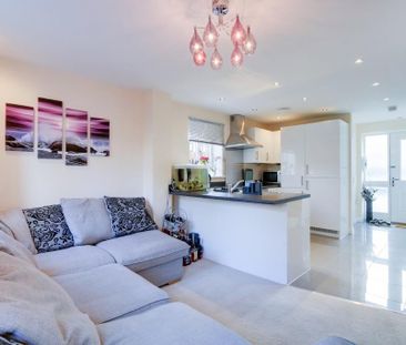 2 bedroom end of terrace house to rent - Photo 1